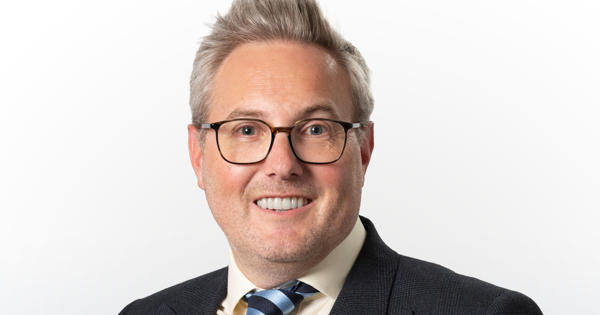 Oliver Hanmer (Smiling)